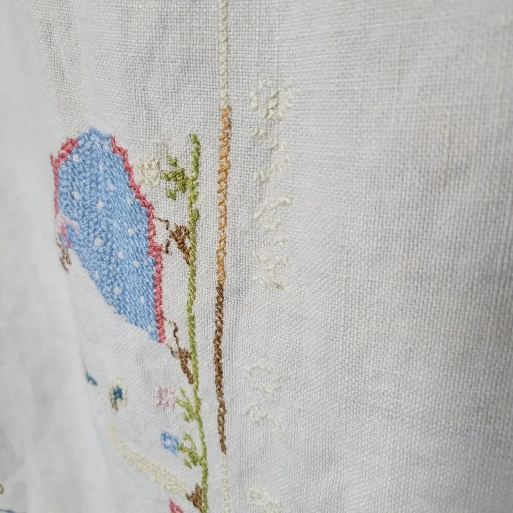 Vtg Table Linen Handmade Cross Stitch Embroidered Luncheon Cloth approx 28